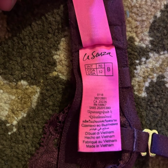 Shiny dark purple/ mauve lace bra with double straps - Picture 9 of 9